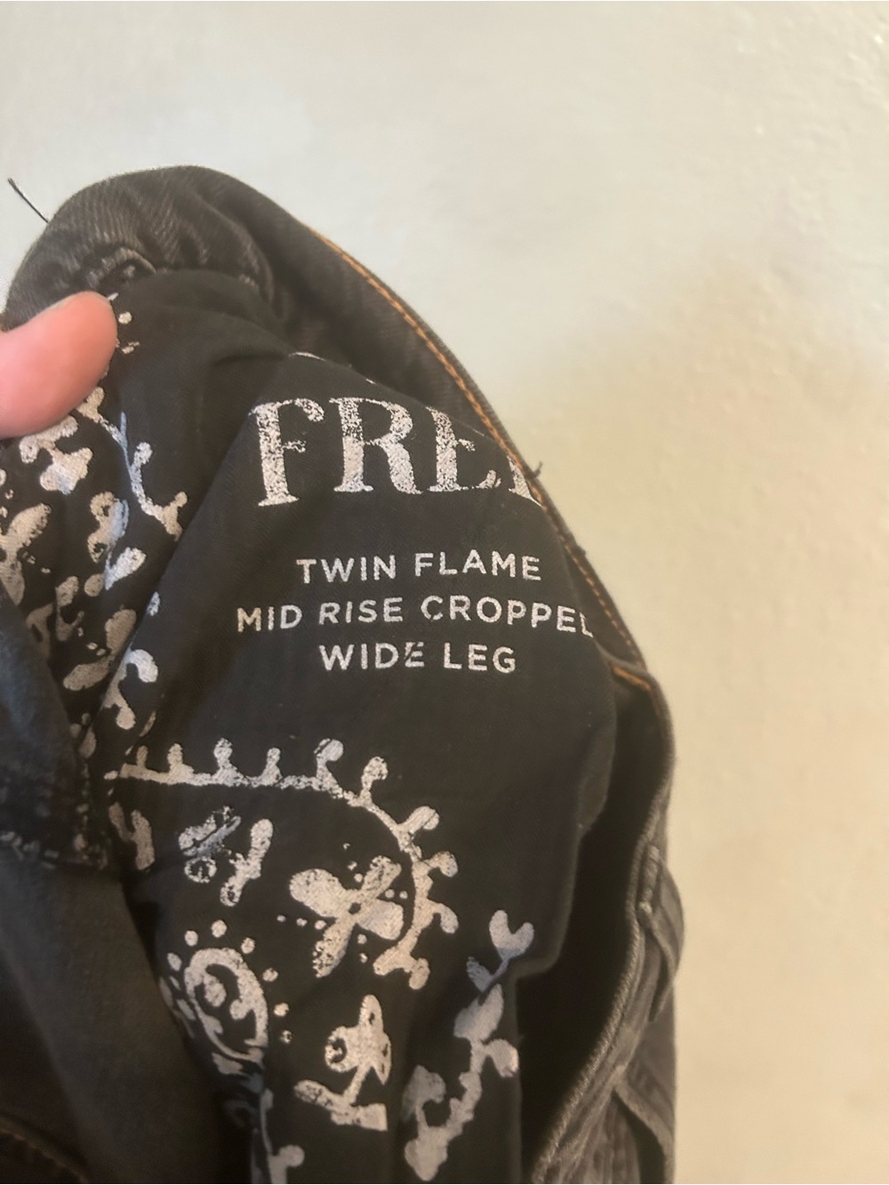 We the free TWIN FLAME
MID RISE CROPPED
WIDE LEG - Picture 11 of 12